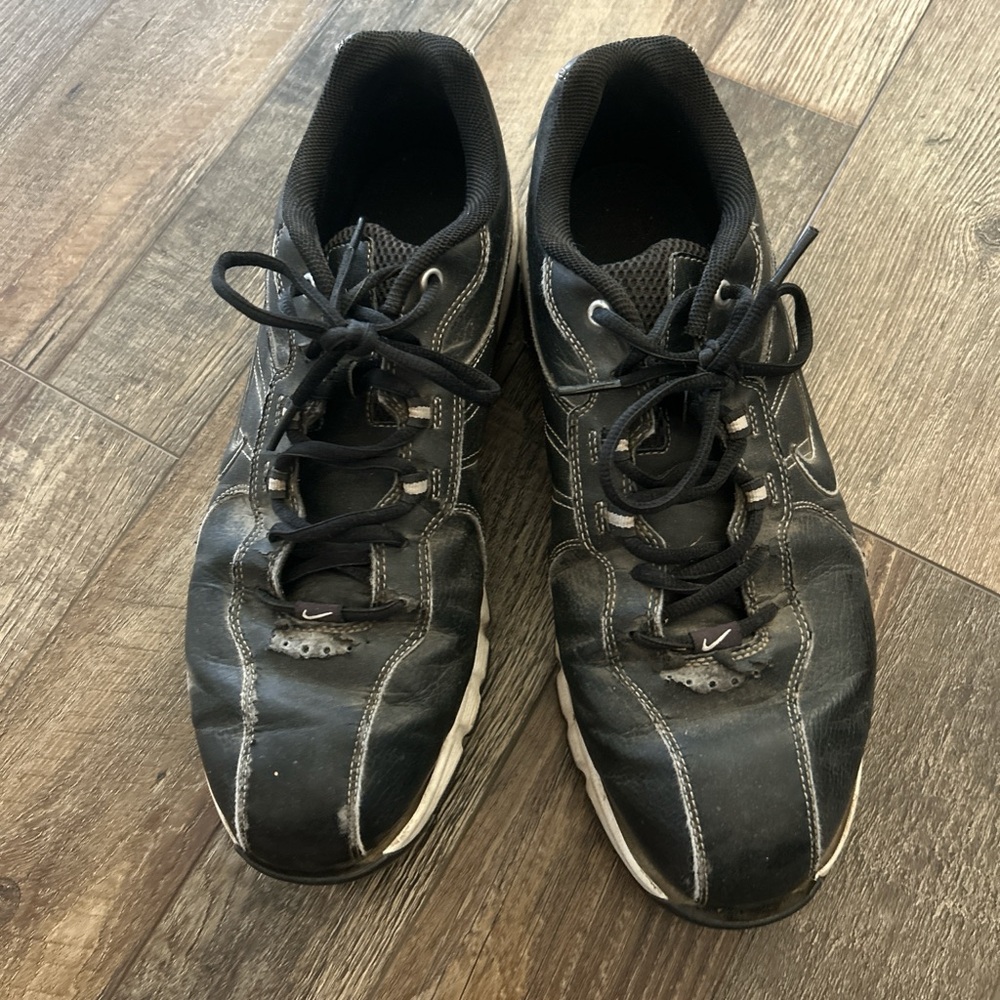 Nike Men's Black and White Athletic Shoes